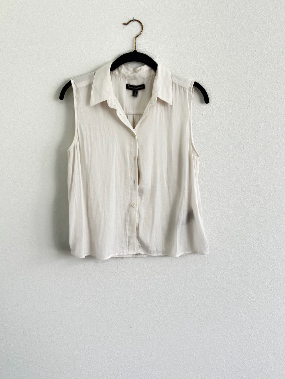 Banana Republic Sleeveless Cream Button-Down Shirt